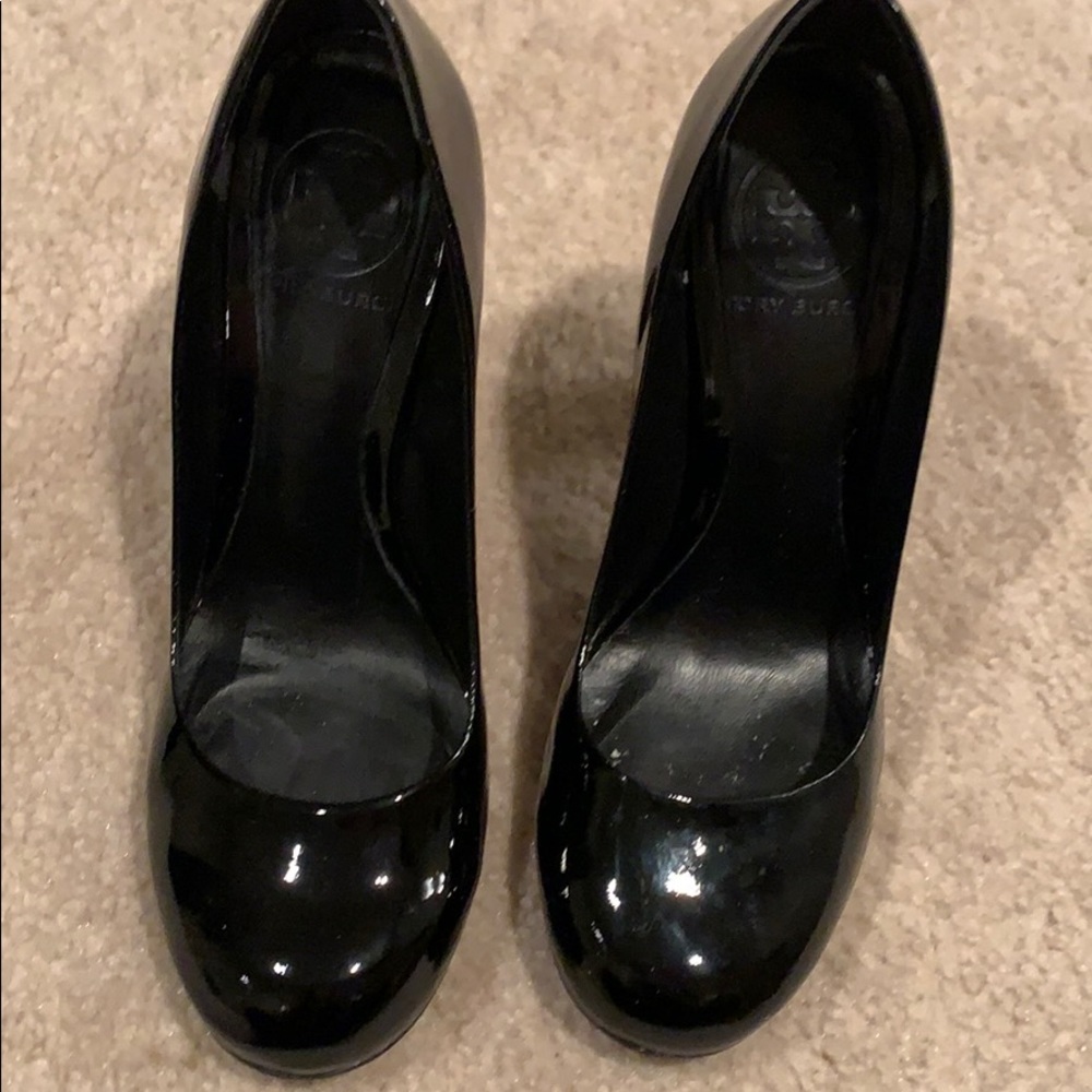 Tory Burch black patent leather pump glitter  heel